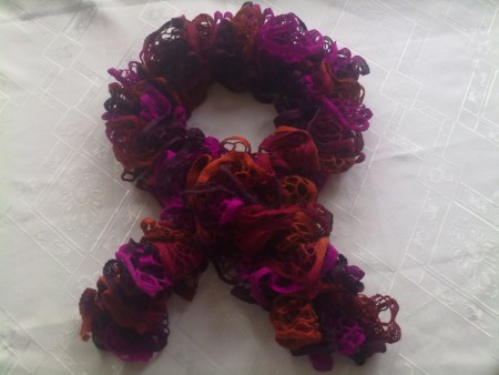 Hnedo čiernofialový